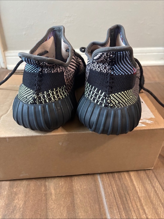 adidas Yeezy Black & Red Knit Low-Top Sneakers main image 10